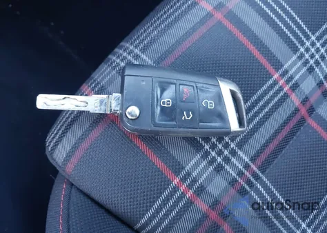 2015 Volkswagen Golf Gti 2.0T S W/Performance Package 4-Door z USA, uszkodzony, nr VIN 3VW547AU4FM076330